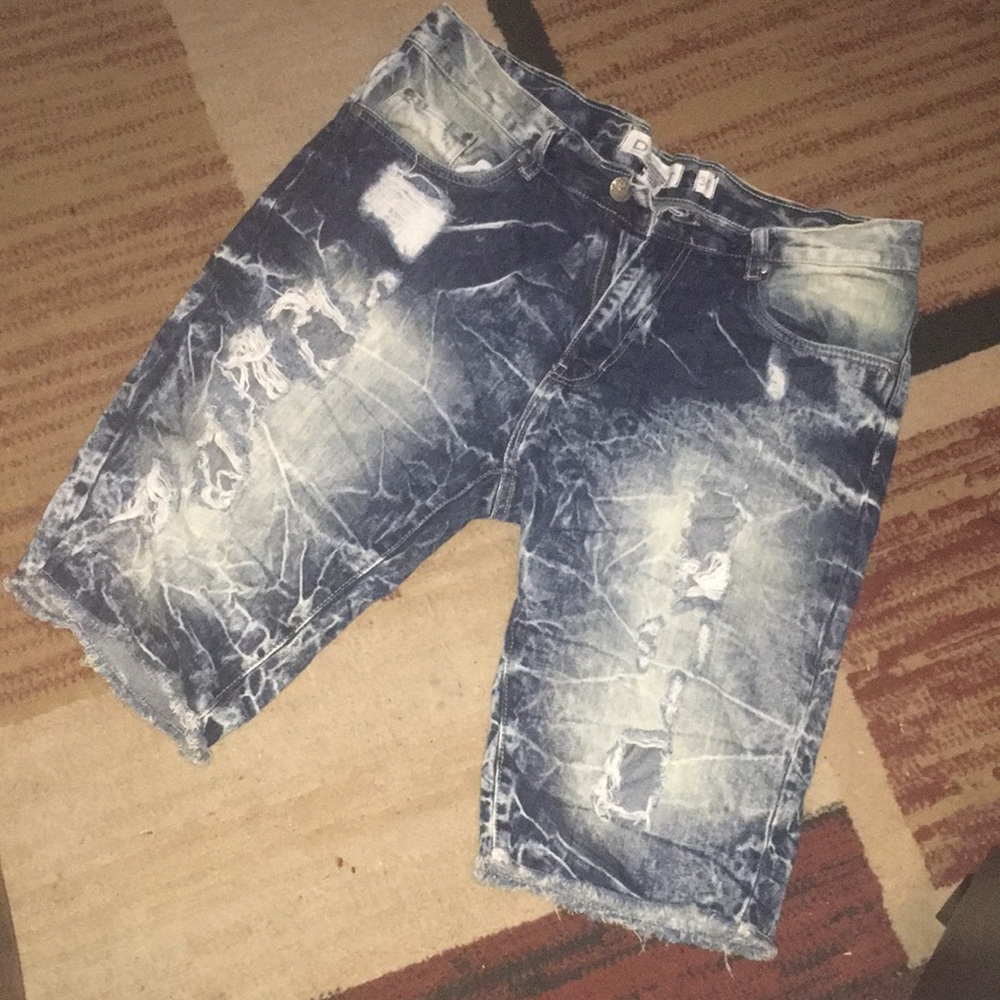 Men ripped jean shorts